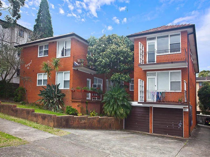 2/18 St Georges Parade HURSTVILLE 1