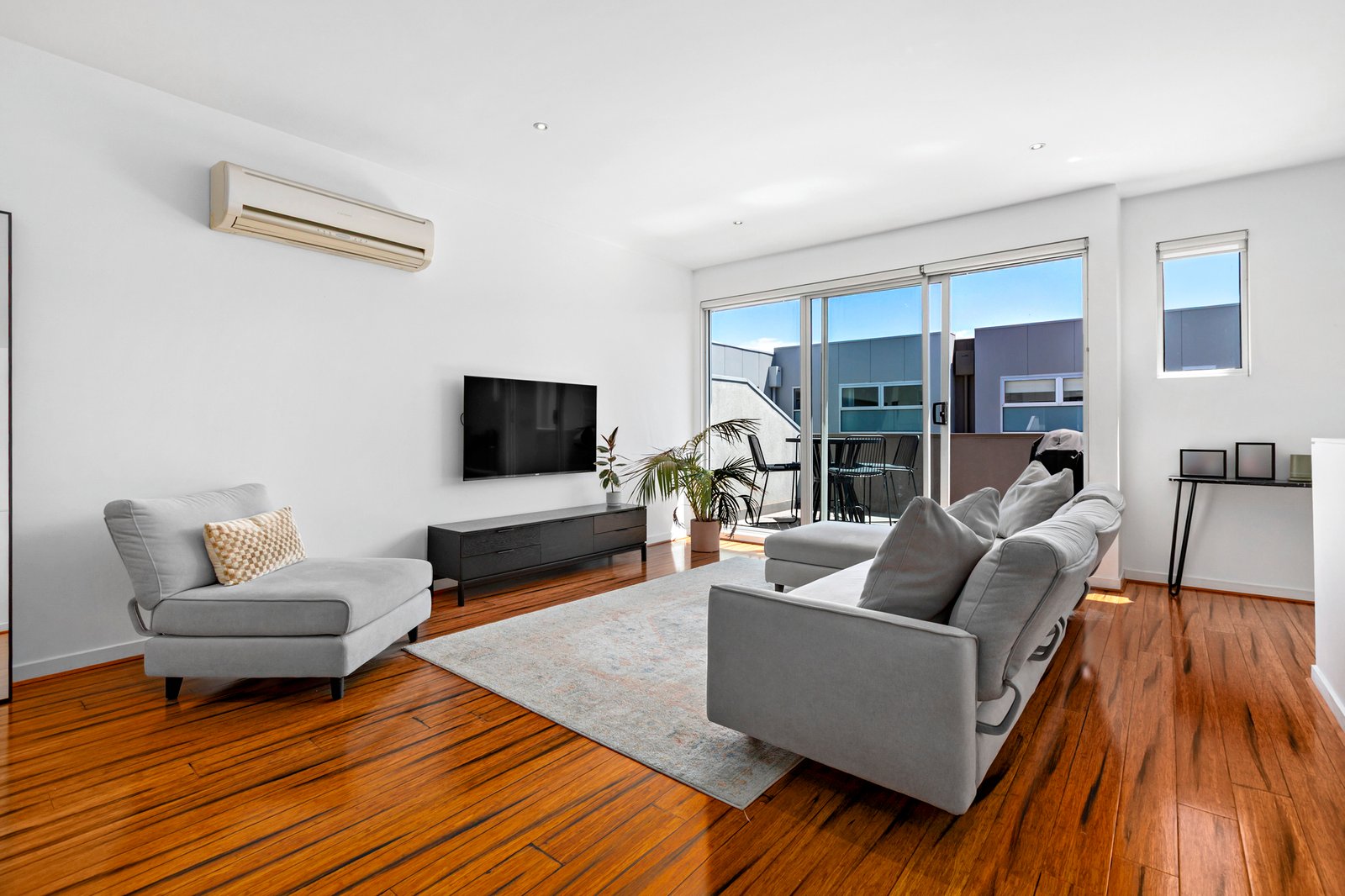 Gallery: 218/285-305 Centre Road