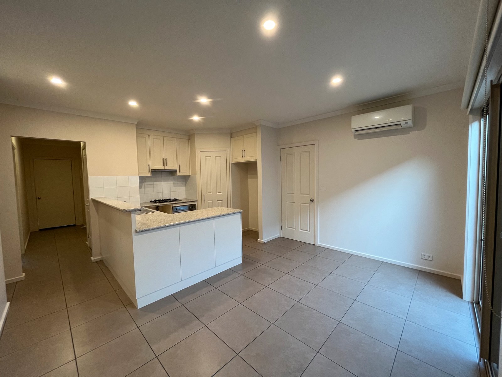 Gallery: 2/183 South Valley Road