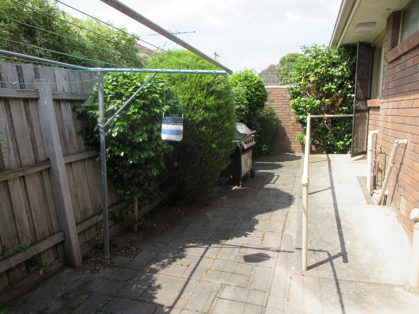 Gallery: 2/186 Neerim Road