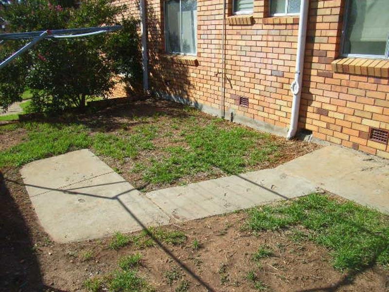 2/187 Lake Albert Road KOORINGAL 5