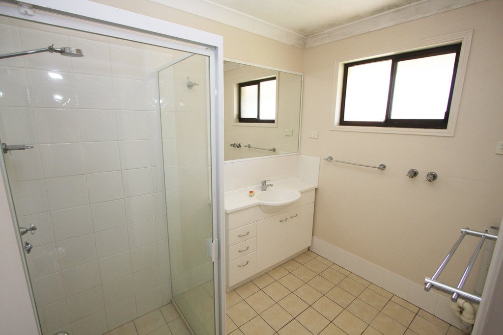 2/188 Currumburra Road ASHMORE 7