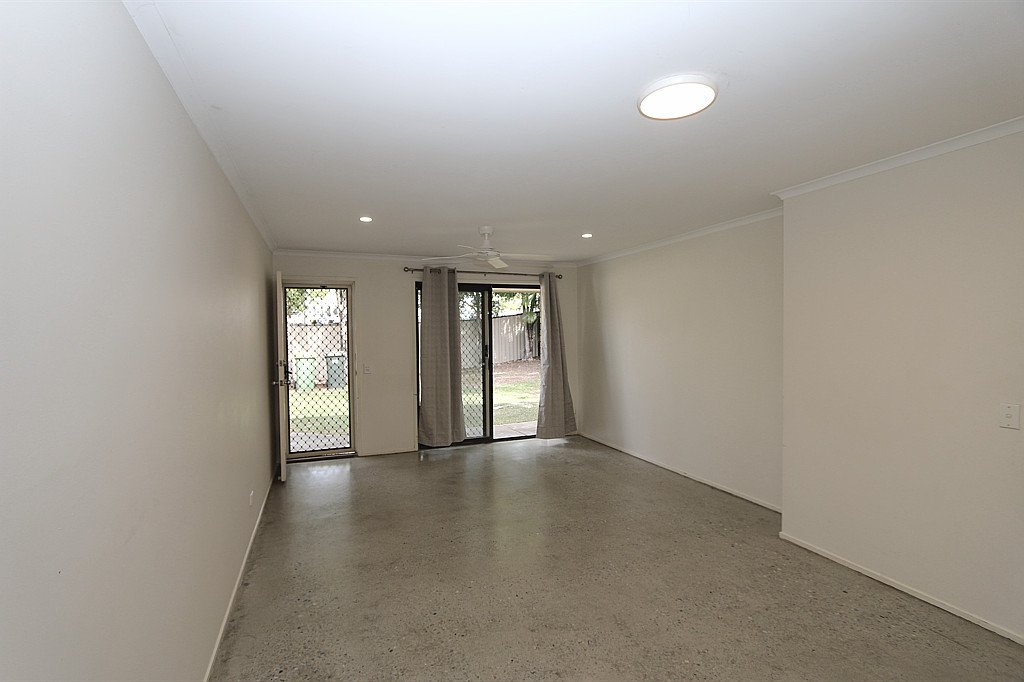 2/189 Musgrave Avenue LABRADOR 1