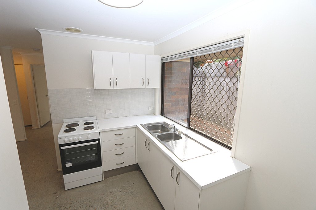 2/189 Musgrave Avenue LABRADOR 2
