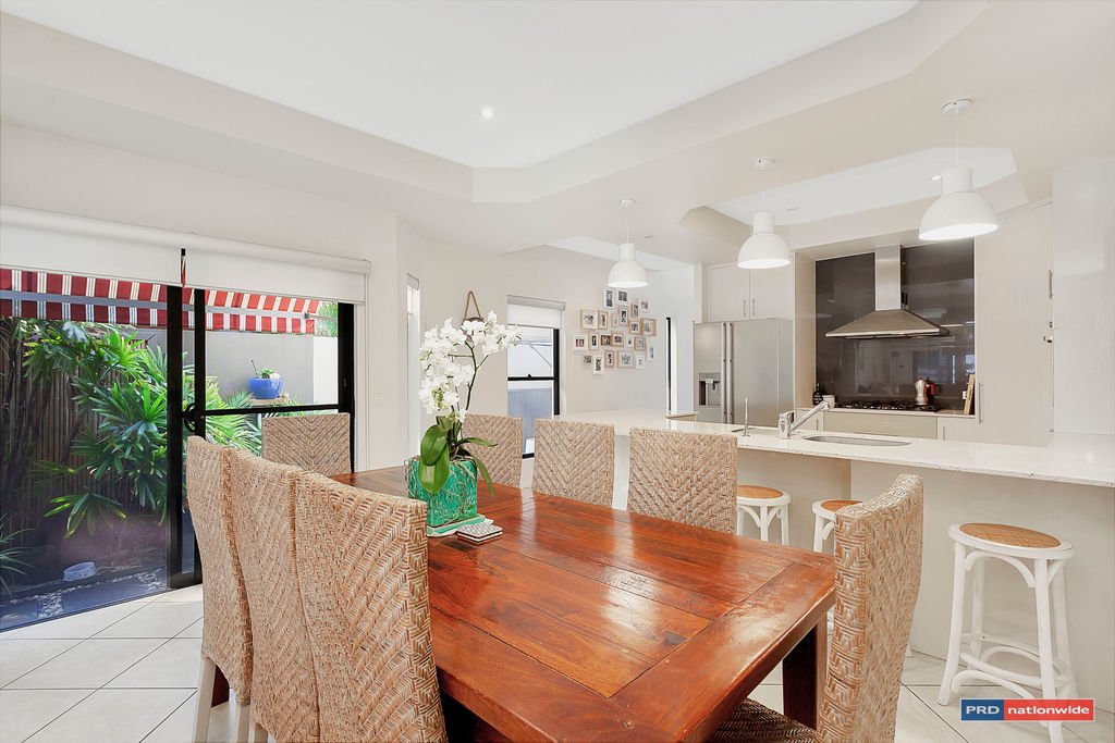 2/1890 Gold Coast Highway BURLEIGH HEADS 5