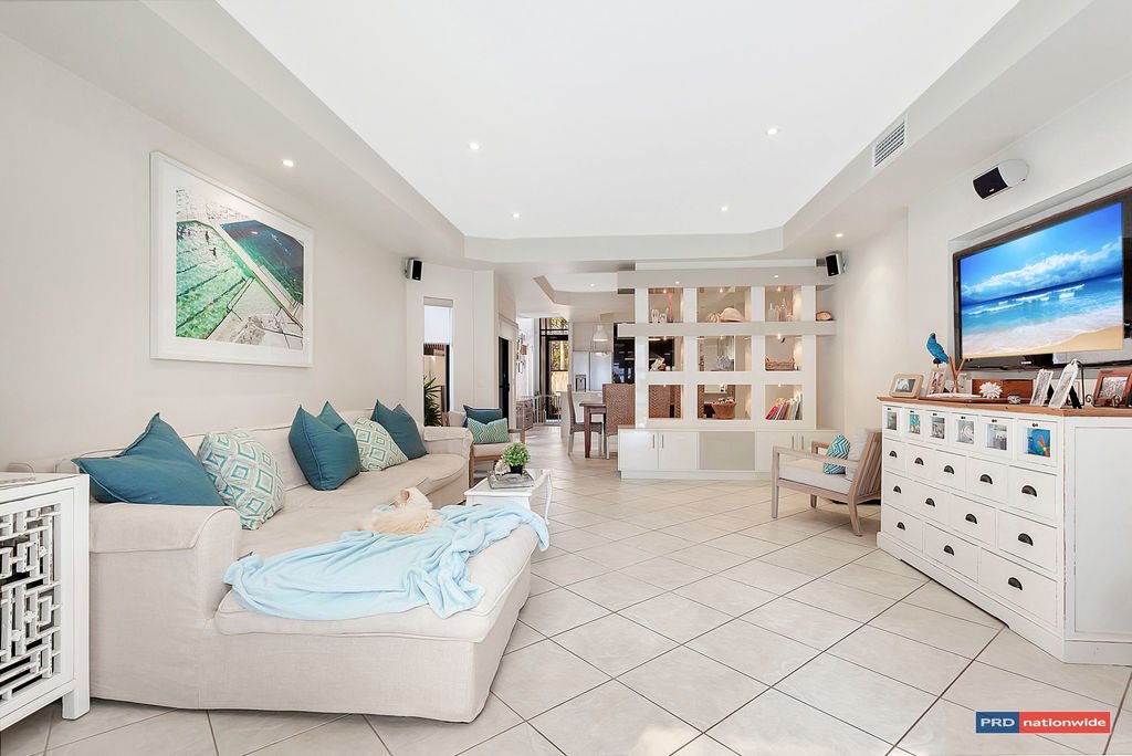 2/1890 Gold Coast Highway BURLEIGH HEADS 13