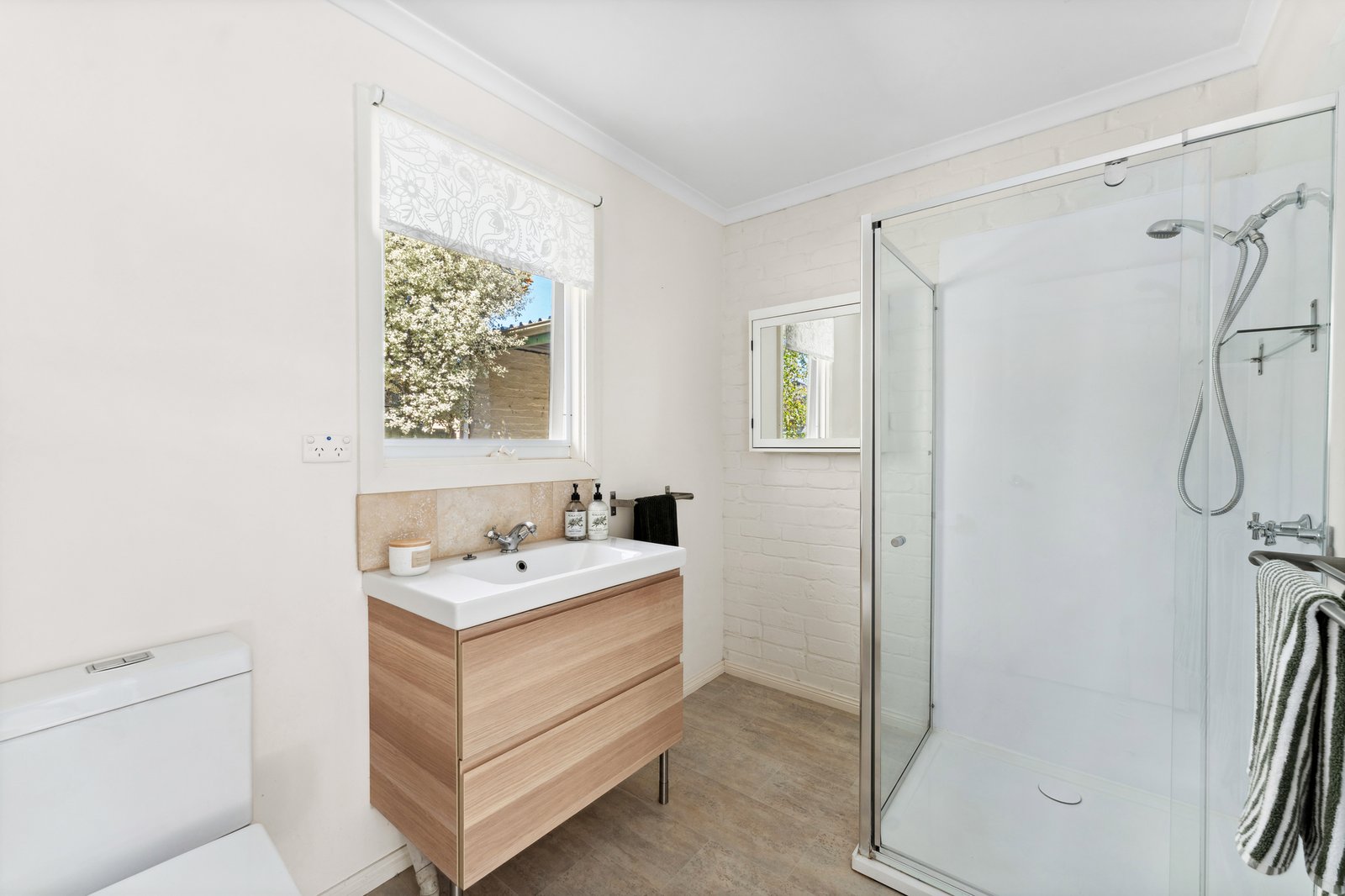 Real Estate and Property in 2/1891 Mount Macedon Road, Woodend, VIC