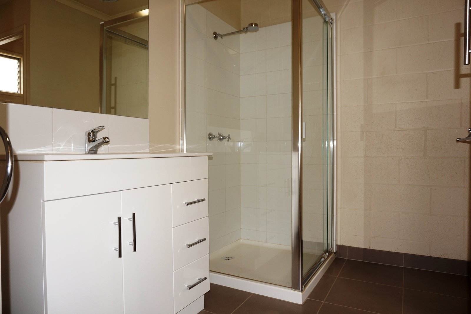 Gallery: 2/18a Roslyn Road