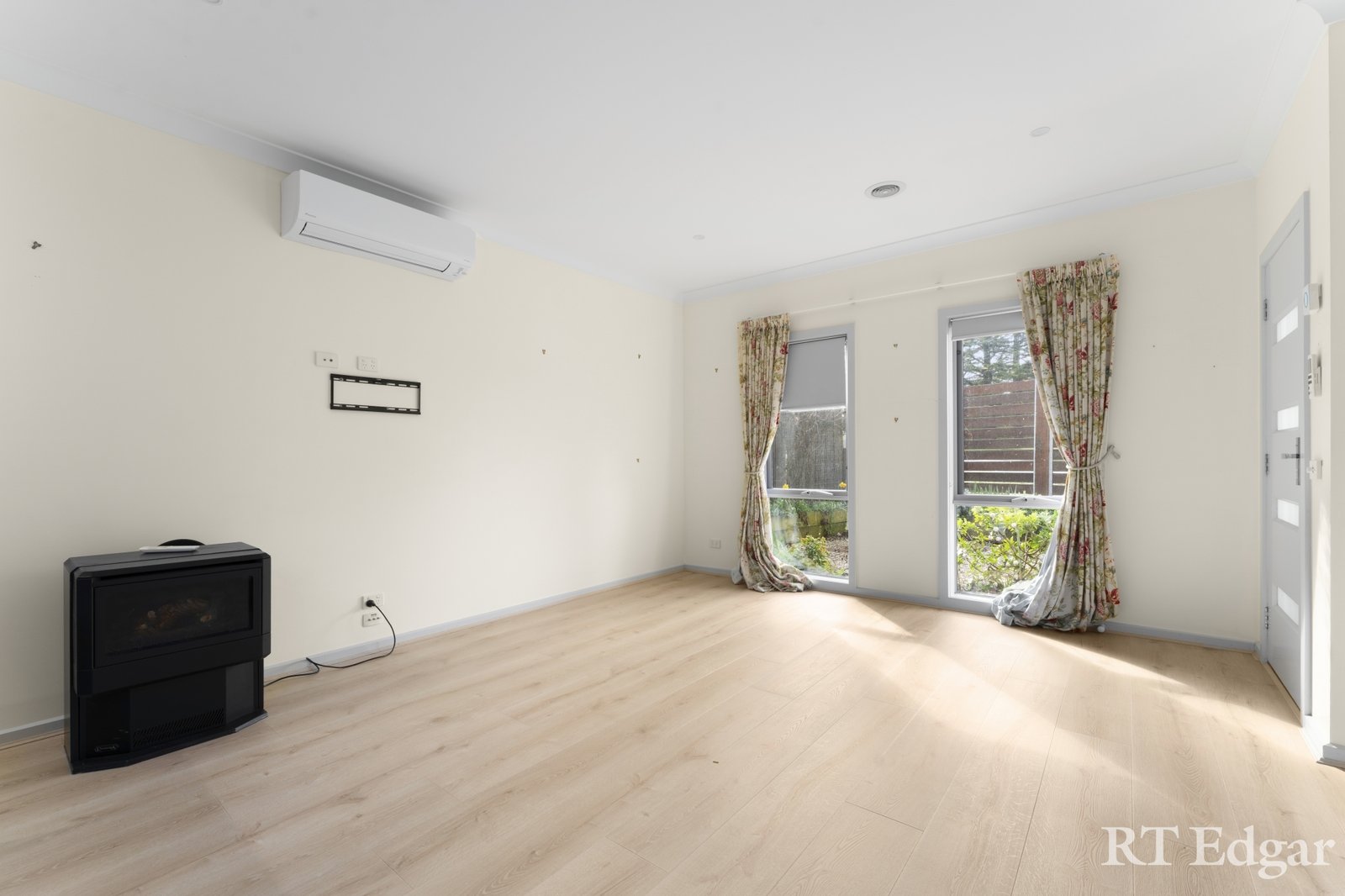 Real Estate and Property in 2/19 Brewster Street , Woodend, VIC