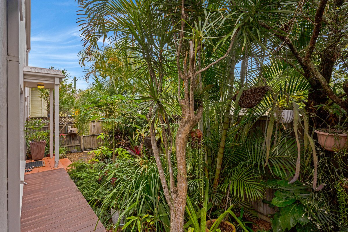 2/19 Elder Entrance Burleigh Heads 11