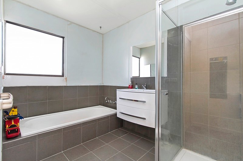 219 Mackenzie Street West  KANGAROO FLAT 2