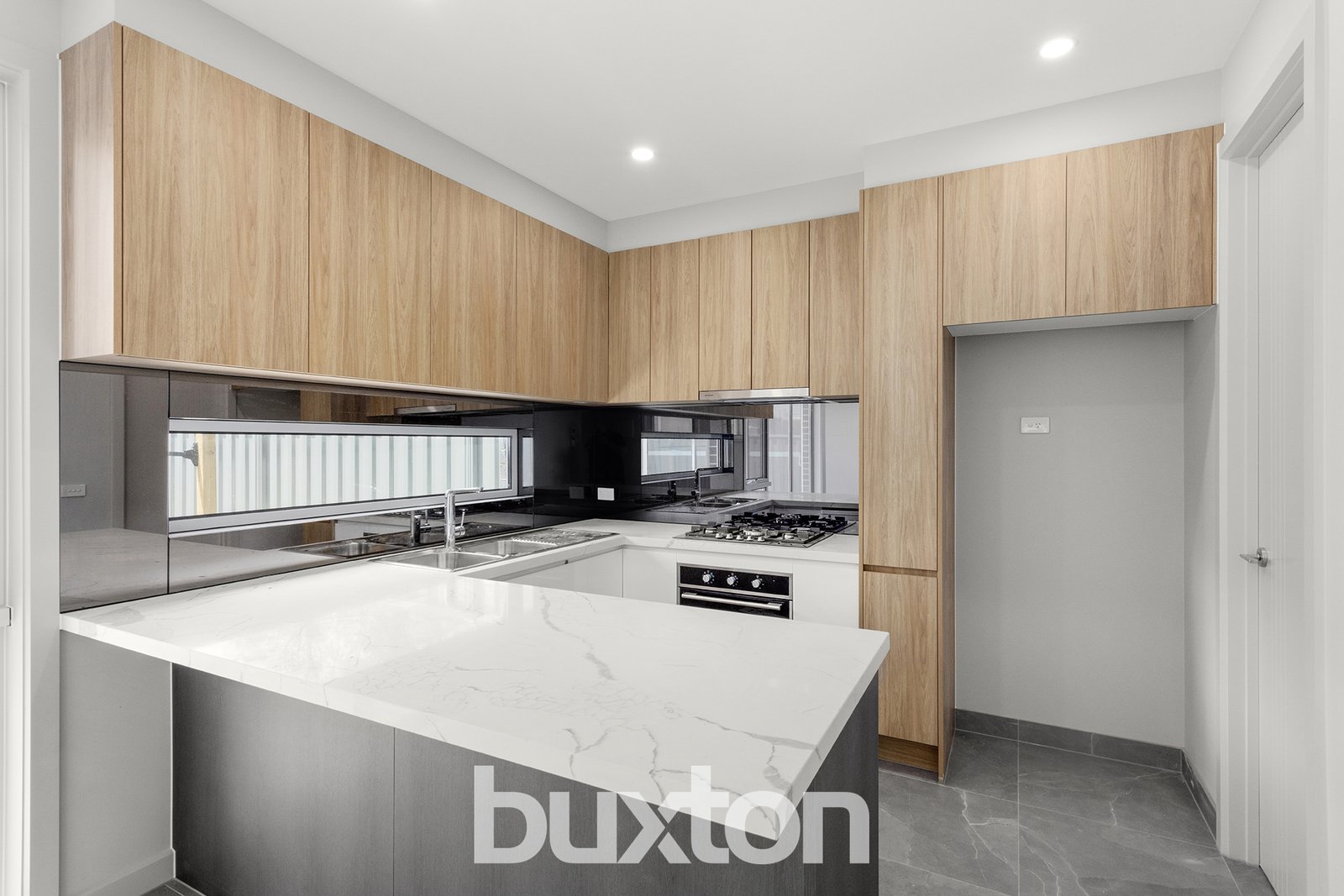 Gallery: 2/19 Swanpool Avenue
