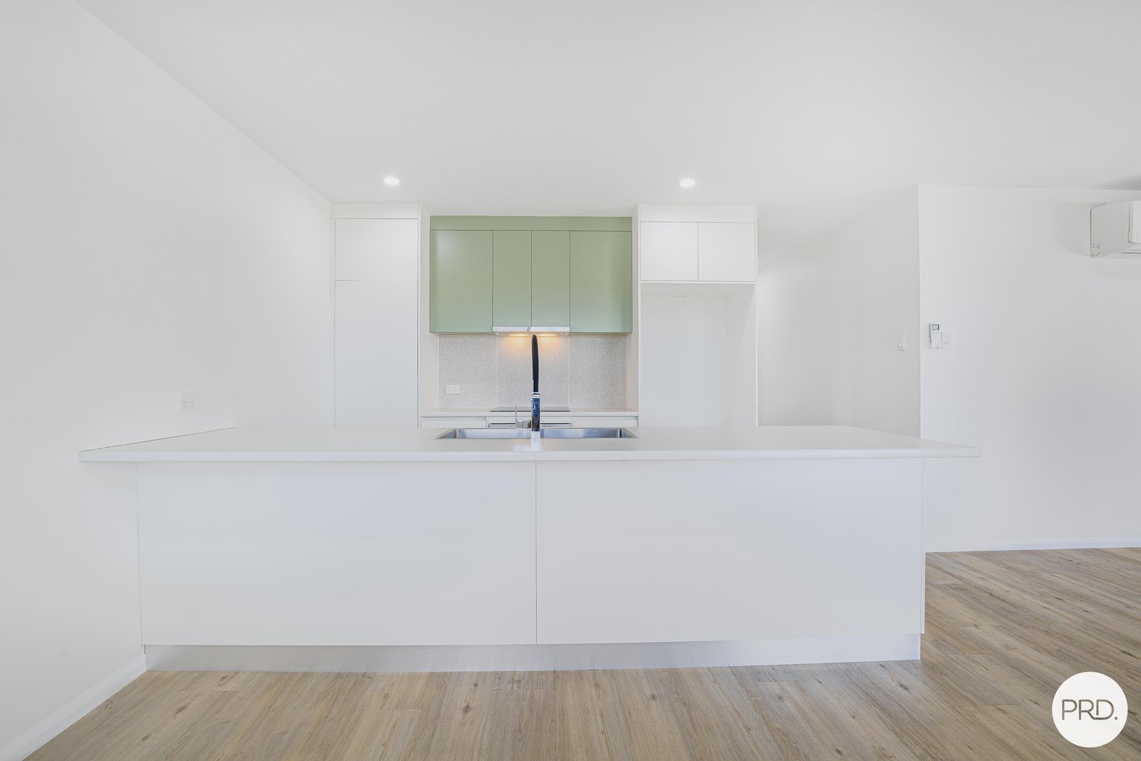 2/19 The Crescent NORTH MACKAY 3