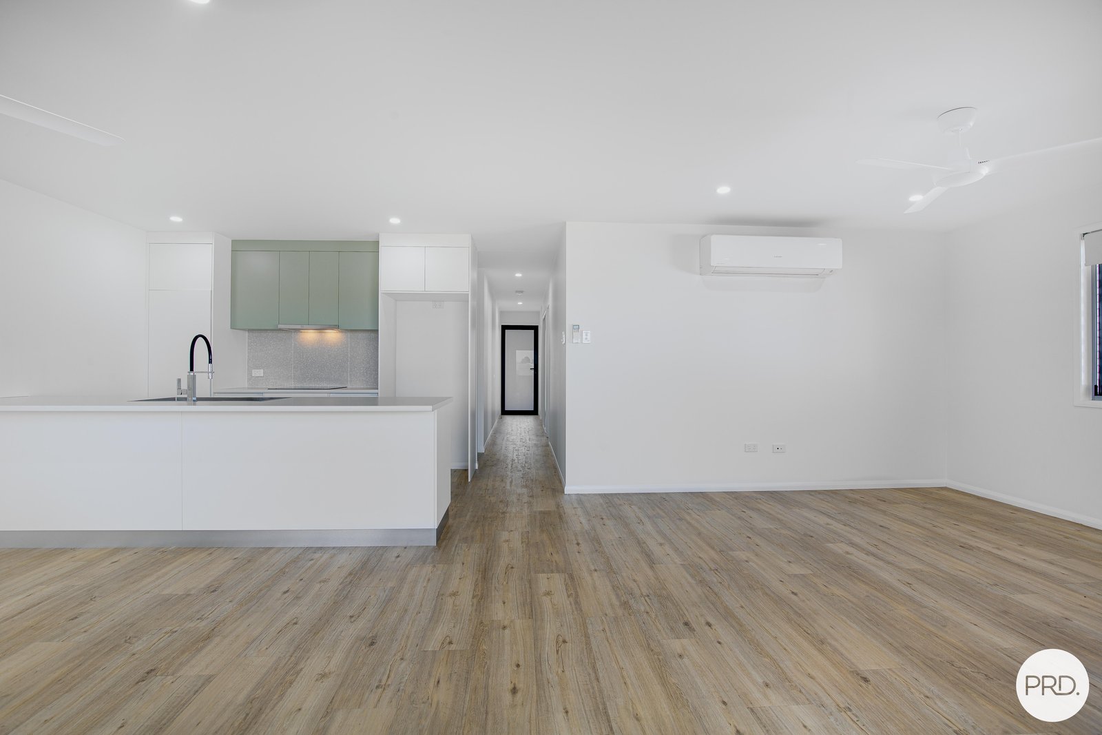 2/19 The Crescent NORTH MACKAY 4