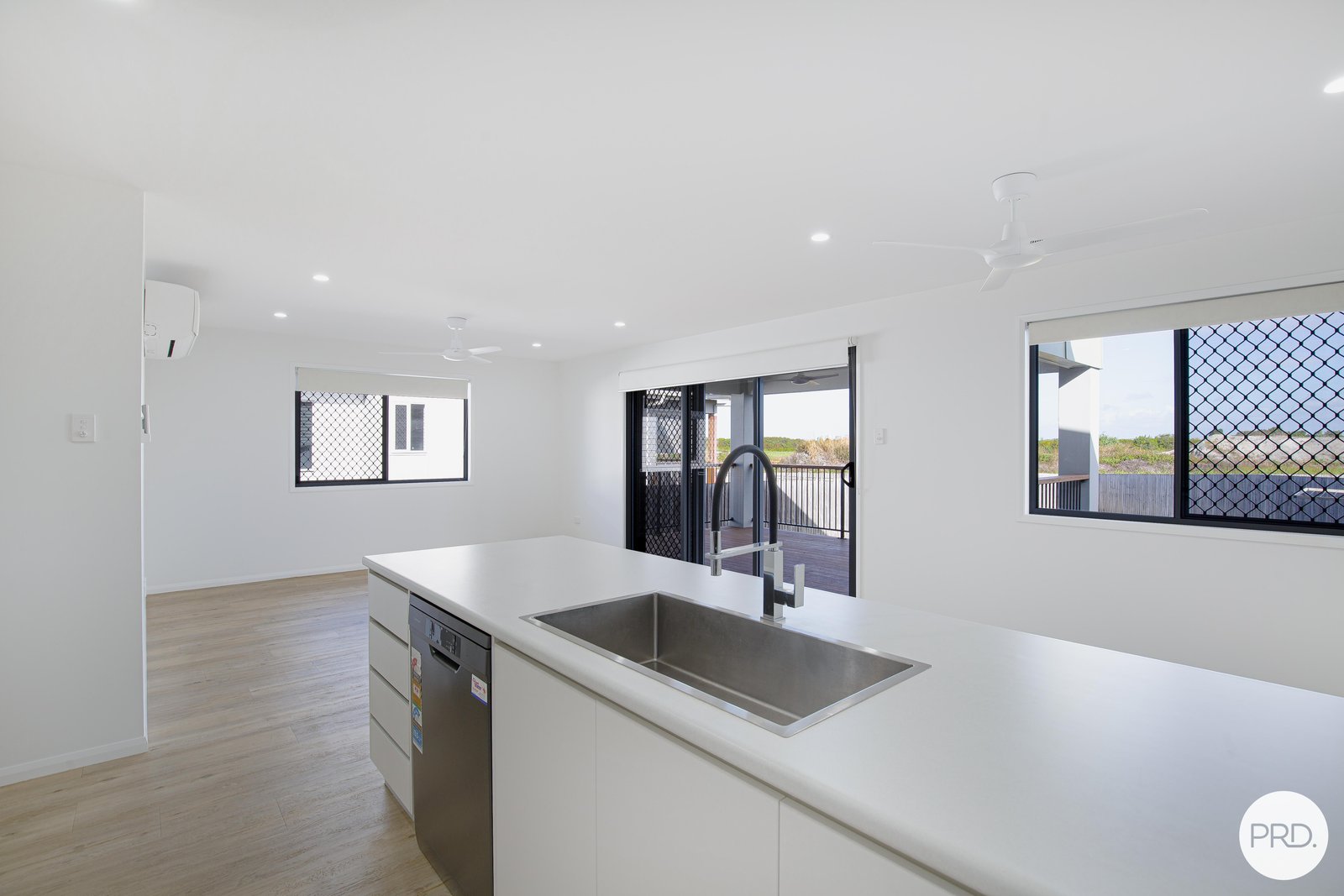 2/19 The Crescent NORTH MACKAY 5