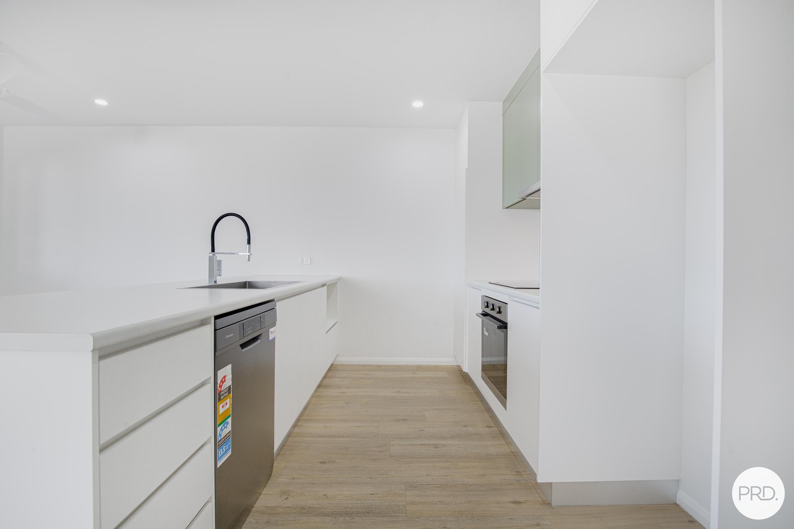 2/19 The Crescent NORTH MACKAY 6