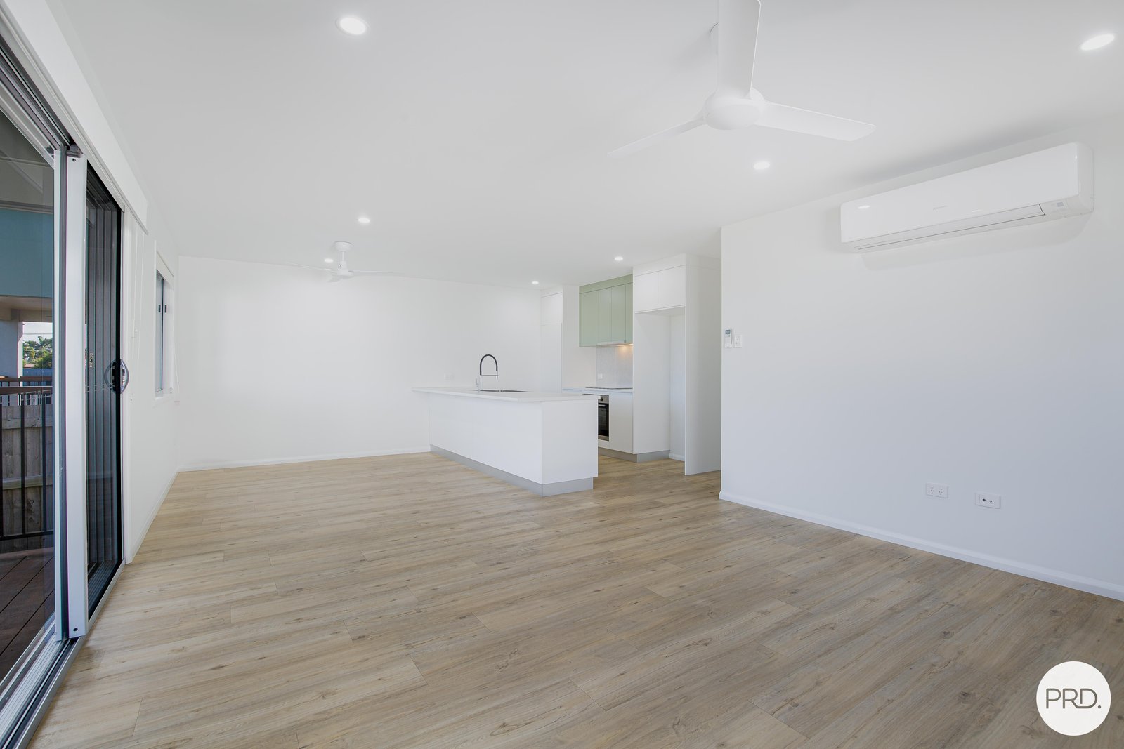 2/19 The Crescent NORTH MACKAY 8