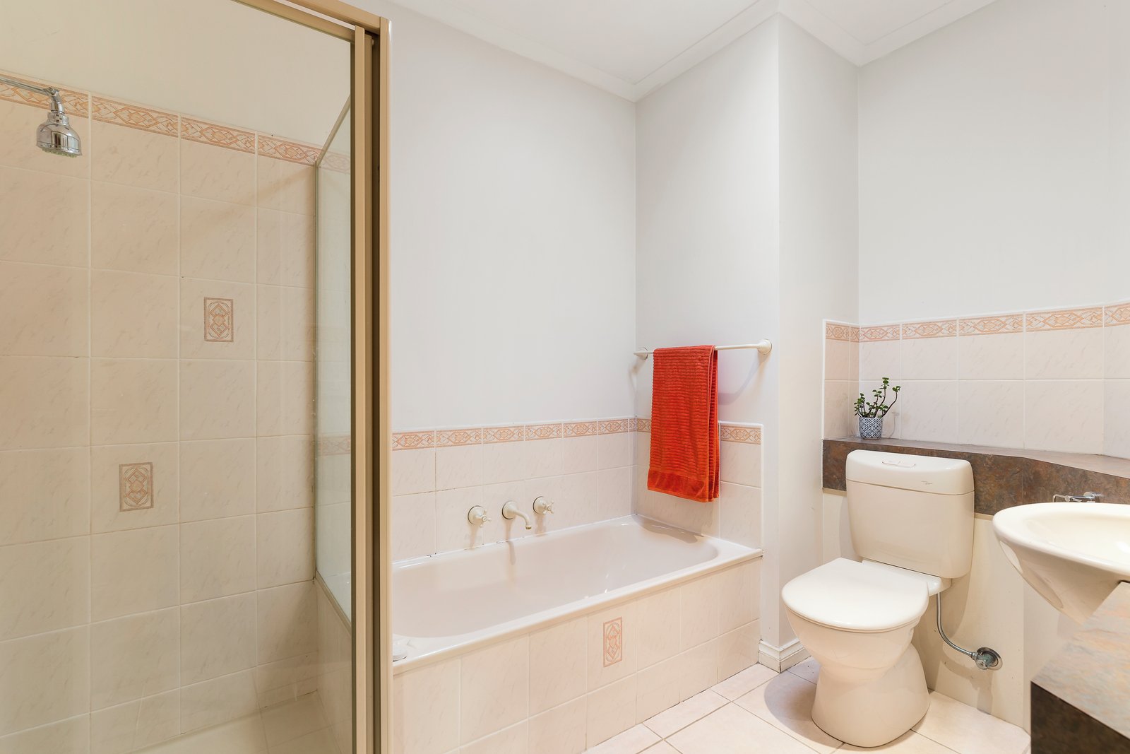 Gallery: 2/190 Bay Road