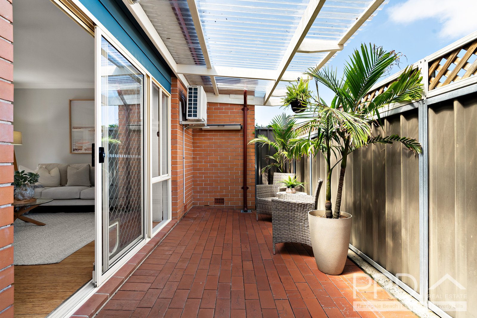 2/192 Chuter Avenue SANS SOUCI 3