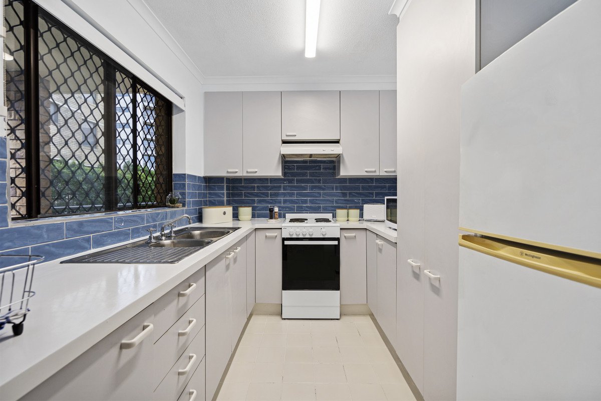 2/1925 Gold Coast Highway BURLEIGH HEADS 3