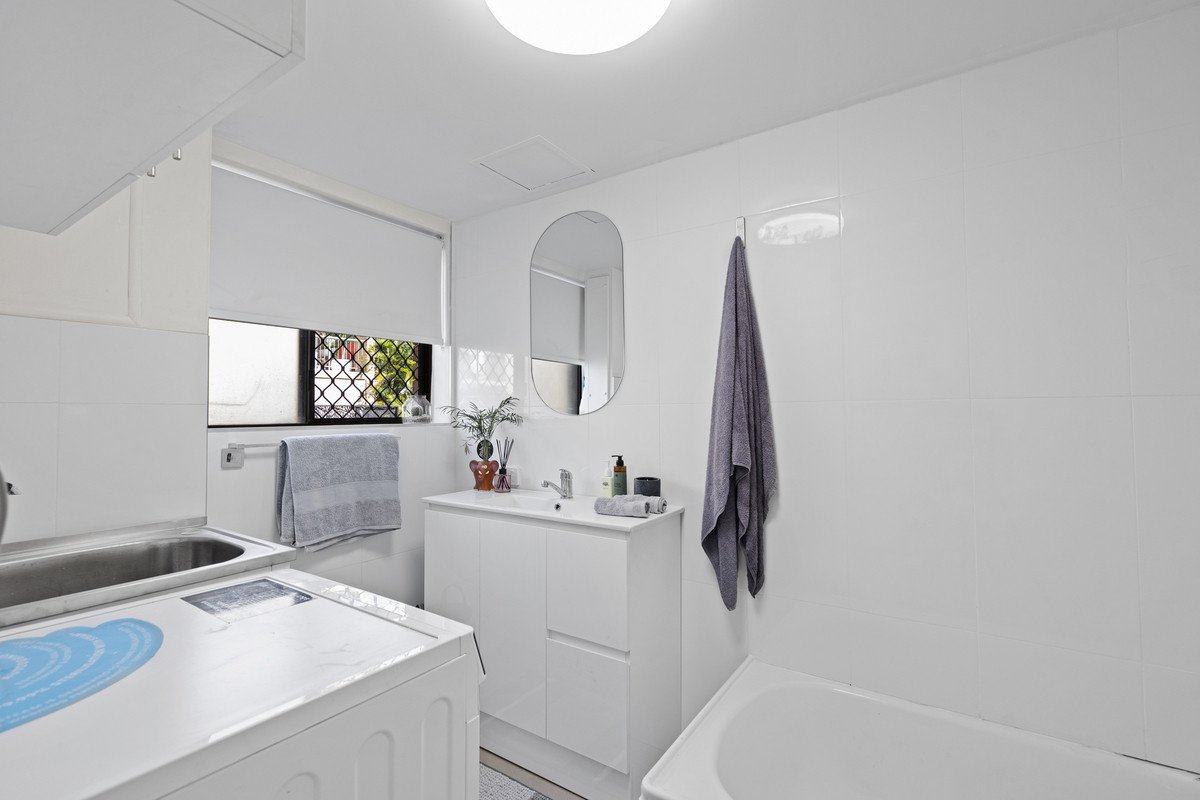 2/1925 Gold Coast Highway BURLEIGH HEADS 7