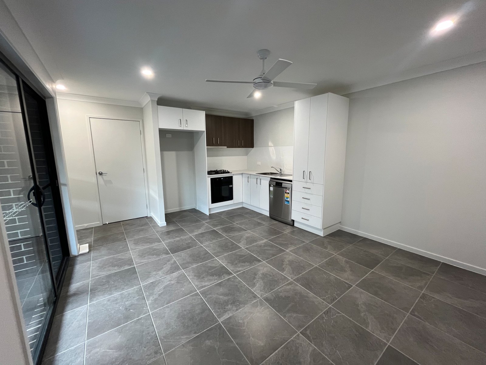 2/194 Warrah Drive TAMWORTH 3
