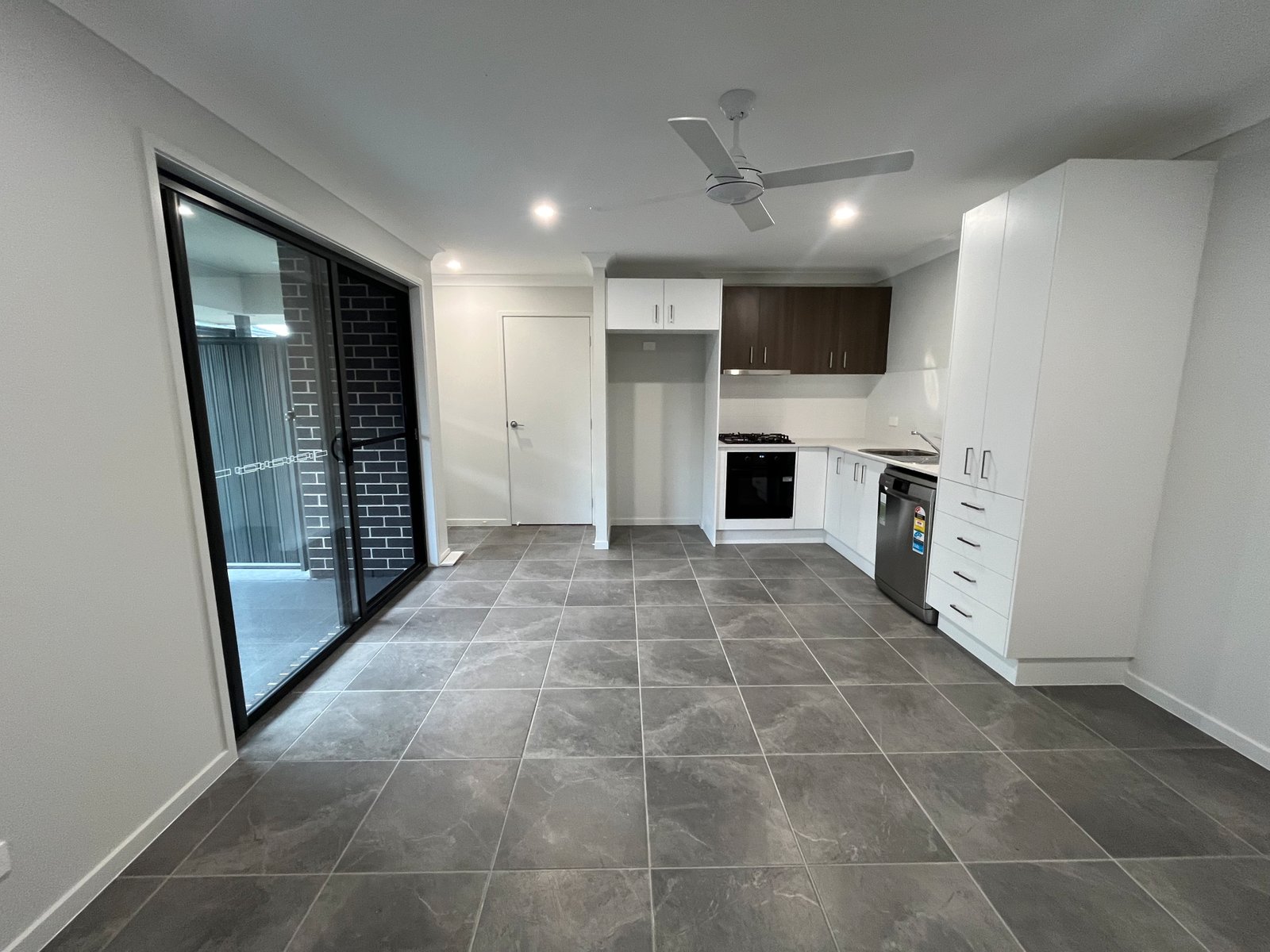 2/194 Warrah Drive TAMWORTH 4