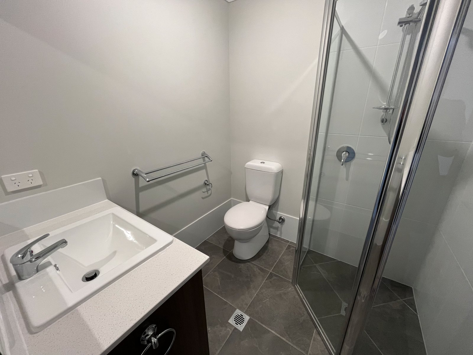 2/194 Warrah Drive TAMWORTH 9