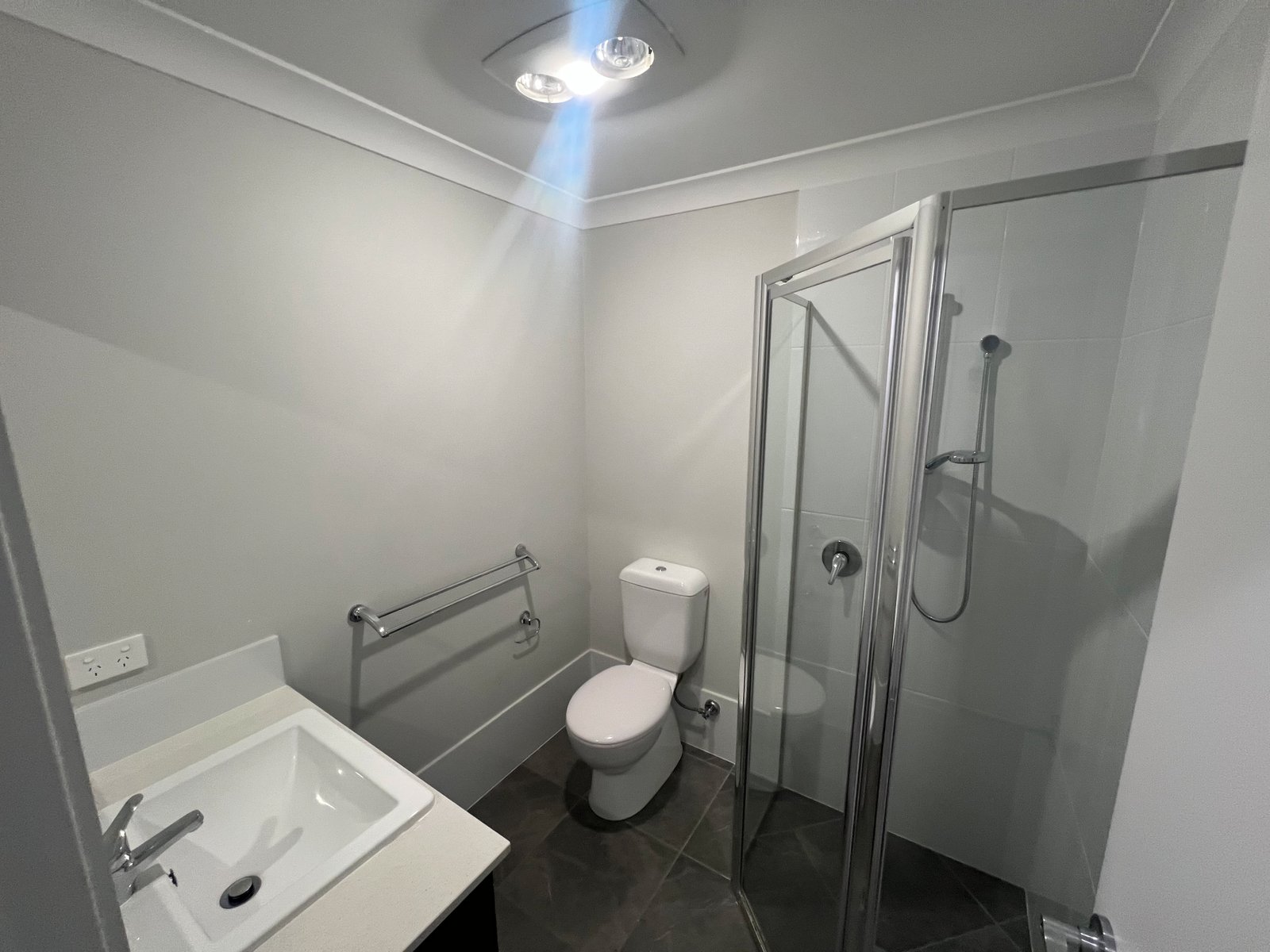 2/194 Warrah Drive TAMWORTH 2