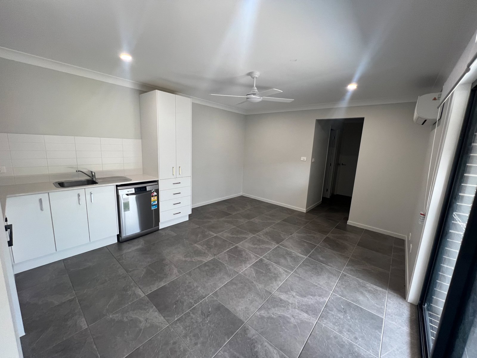 2/194 Warrah Drive TAMWORTH 4