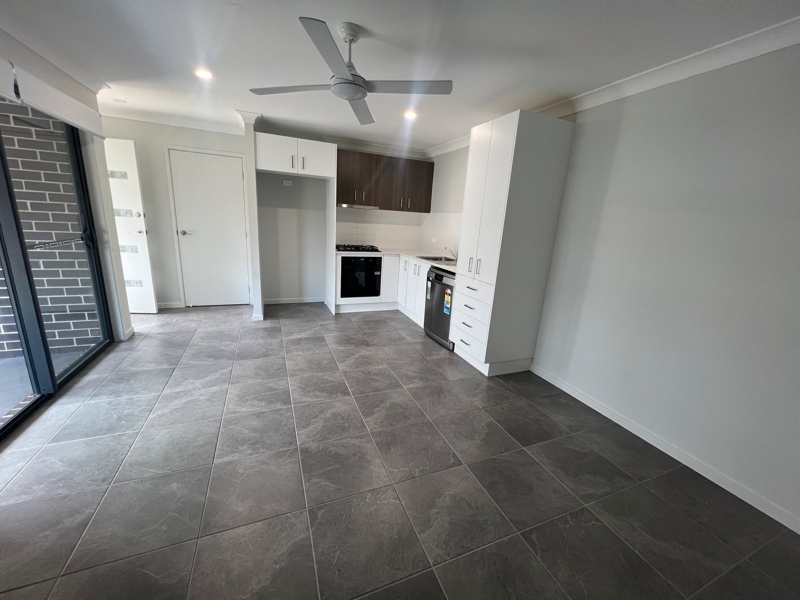 2/194 Warrah Drive TAMWORTH 5