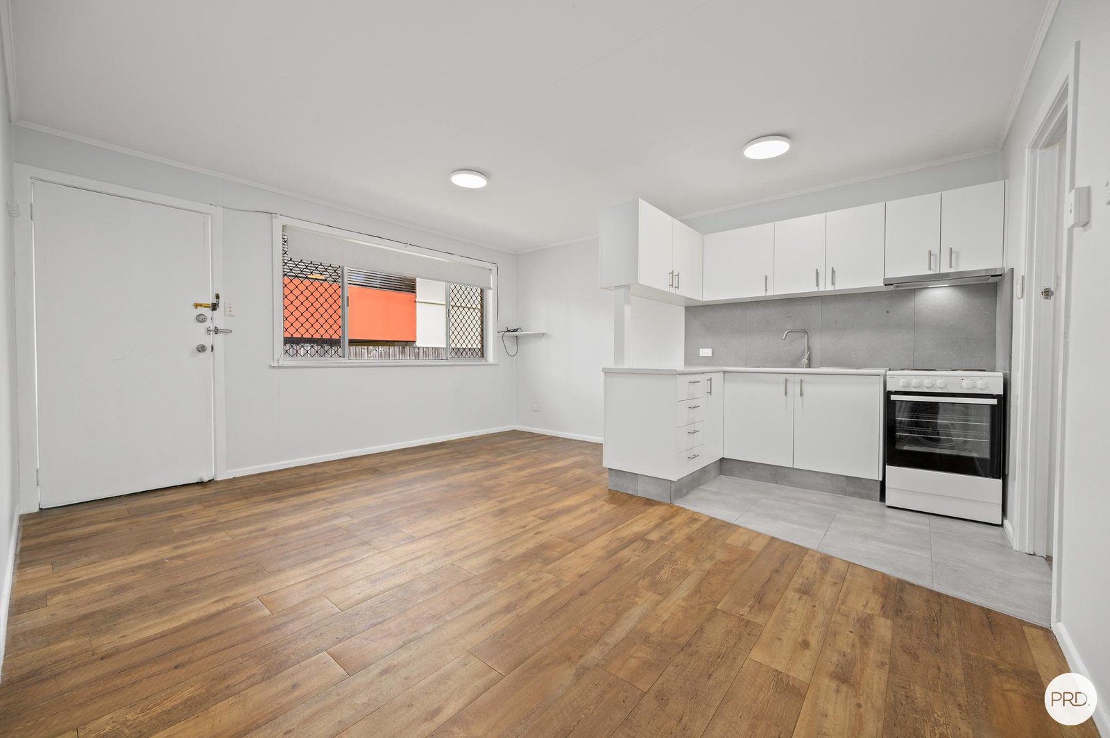 2/195 Scarborough Street SOUTHPORT 2