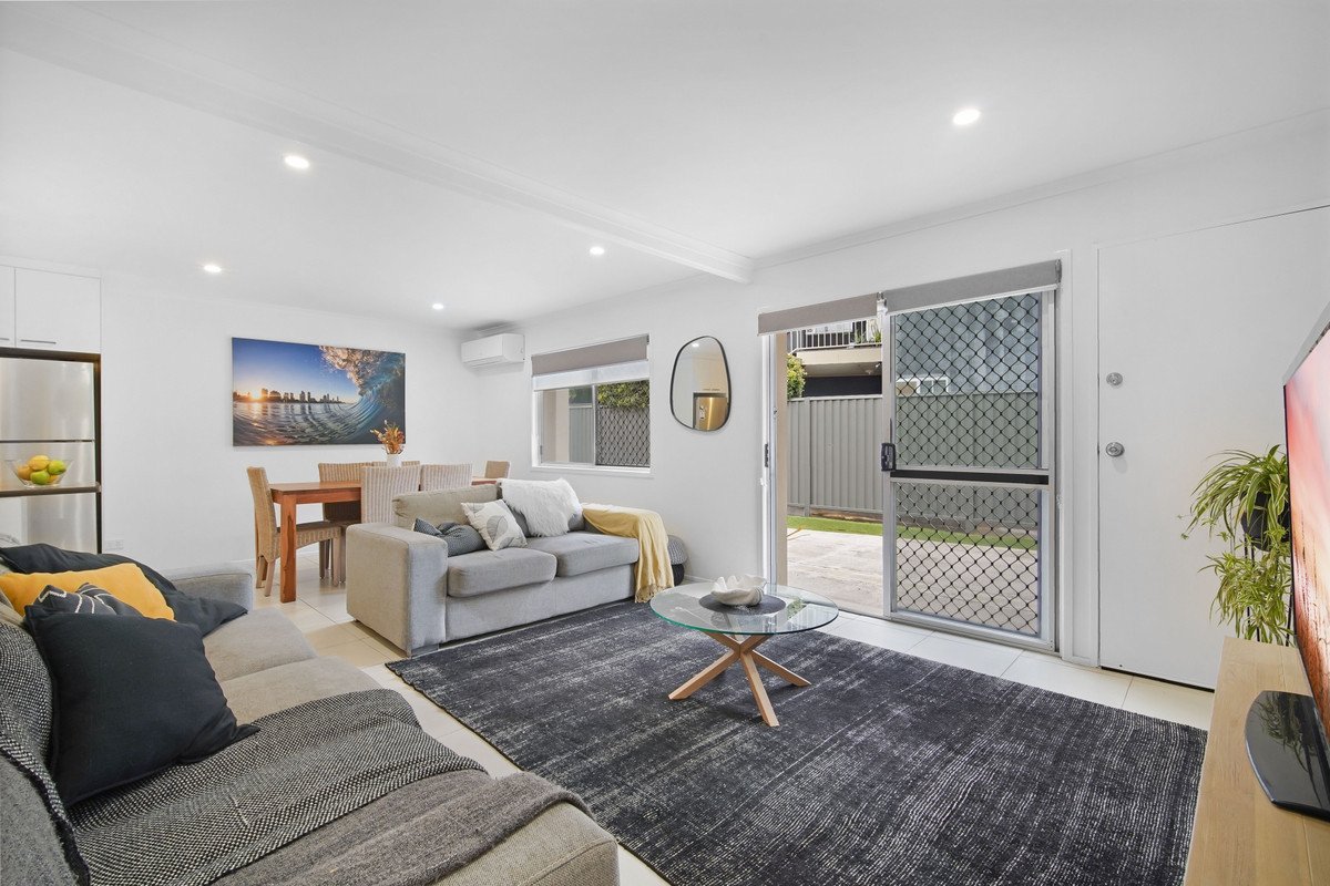 2/1960 Gold Coast Highway Miami 4