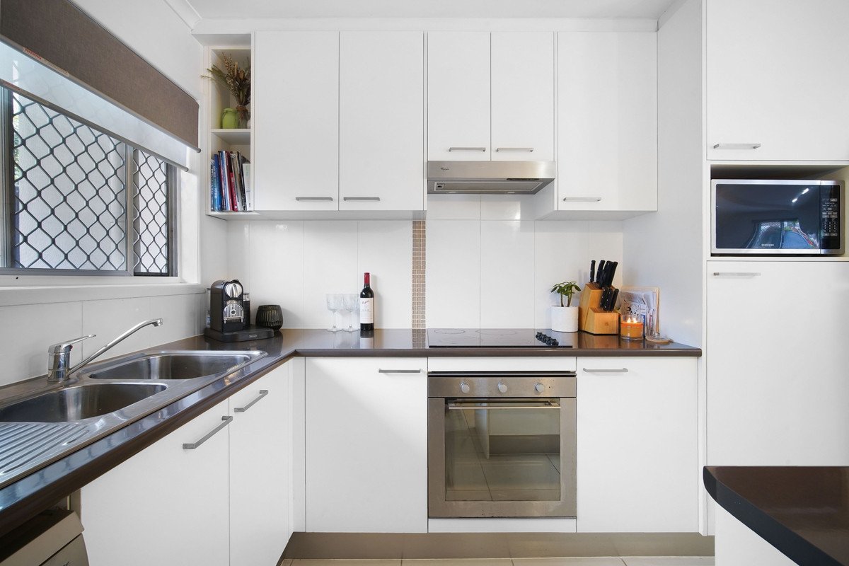 2/1960 Gold Coast Highway Miami 8