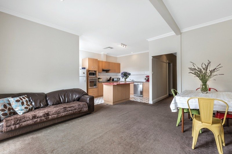 Gallery: 219a Raglan Street South