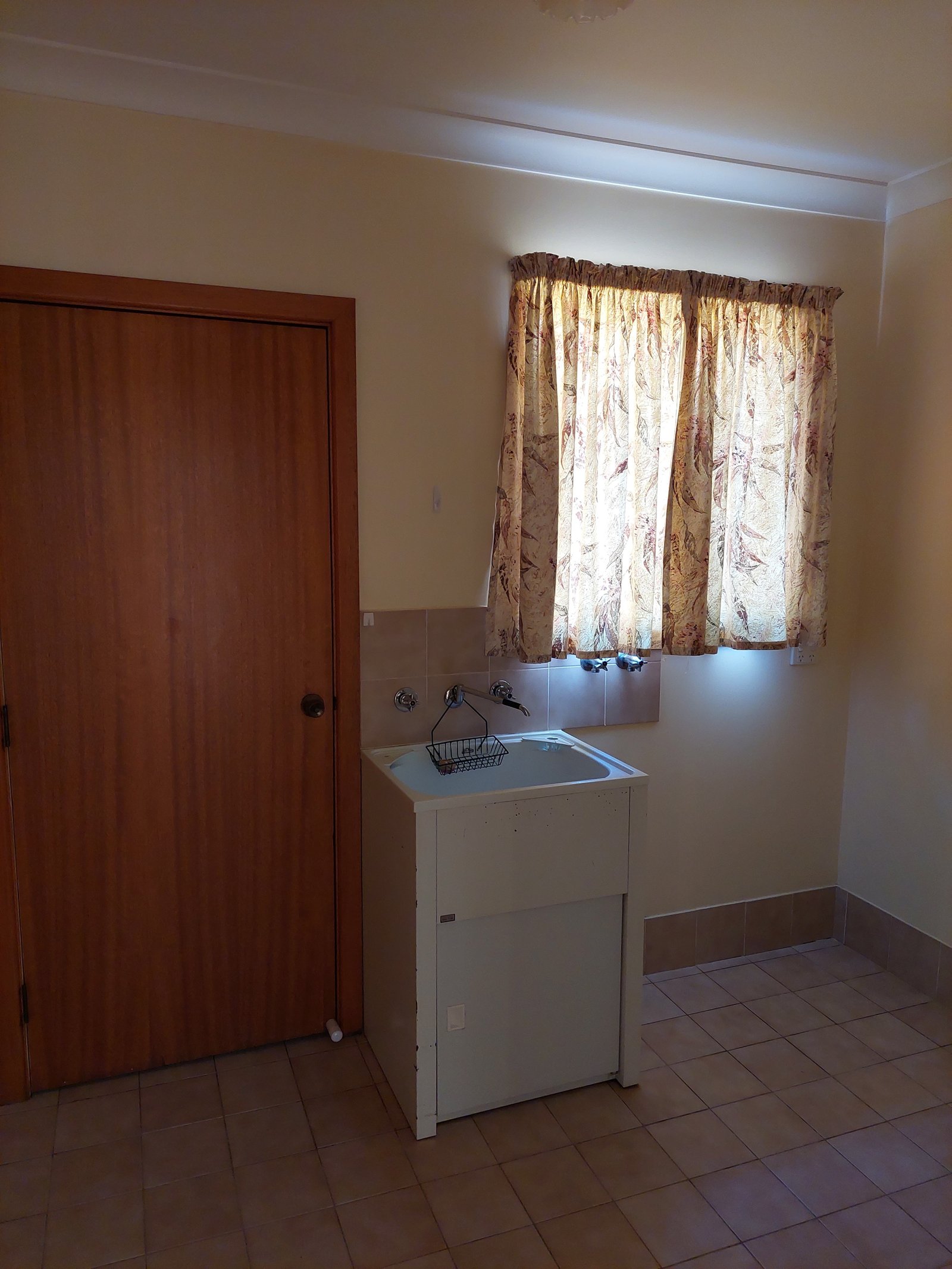 21A Blowering Road TUMUT 9
