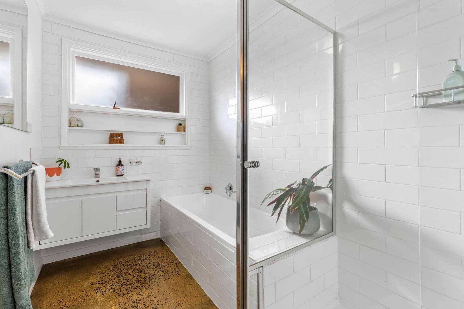 Real Estate and Property in 2/1A Girvan Grove, Point Lonsdale, VIC