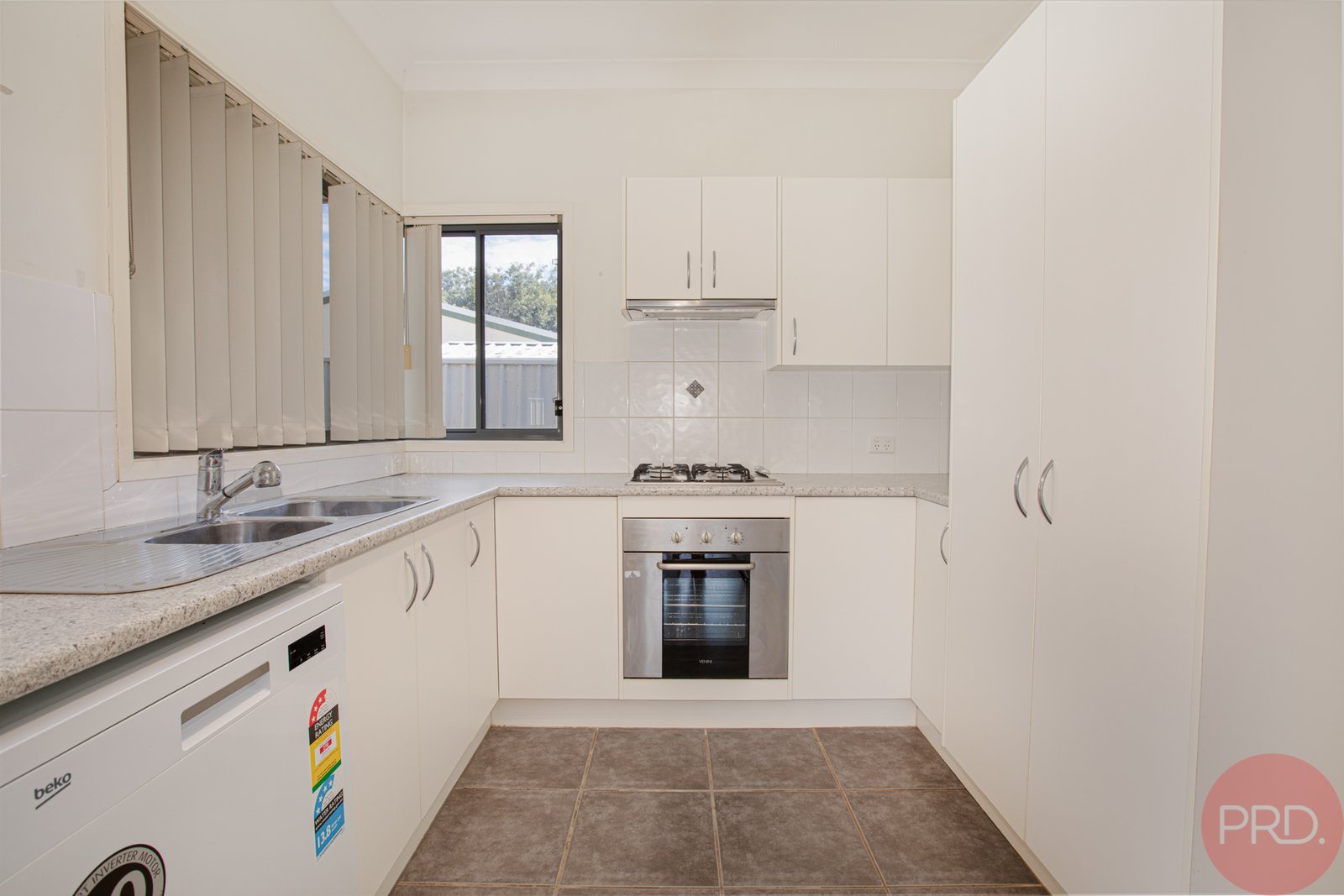 2/1a Lawson Street EAST MAITLAND 8