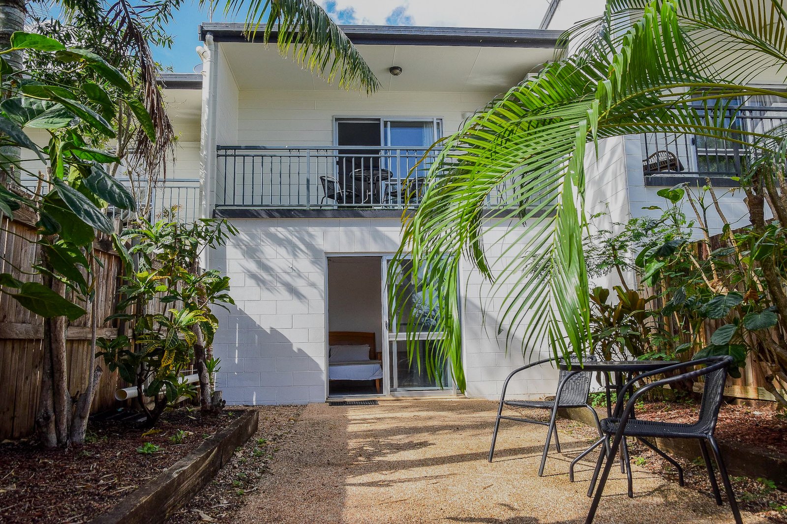 2/1A Pleasant Drive CANNONVALE 3