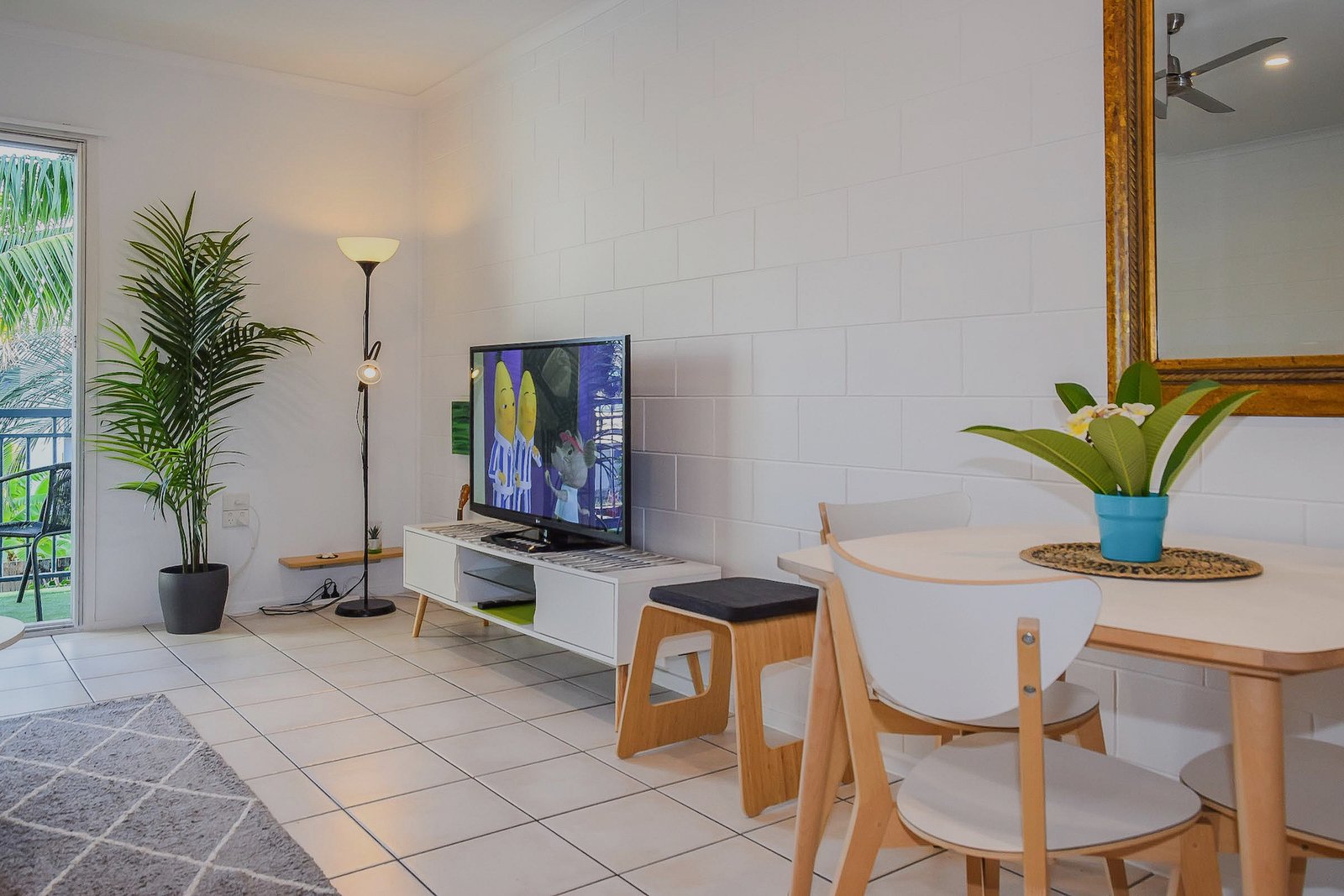 2/1A Pleasant Drive CANNONVALE 7