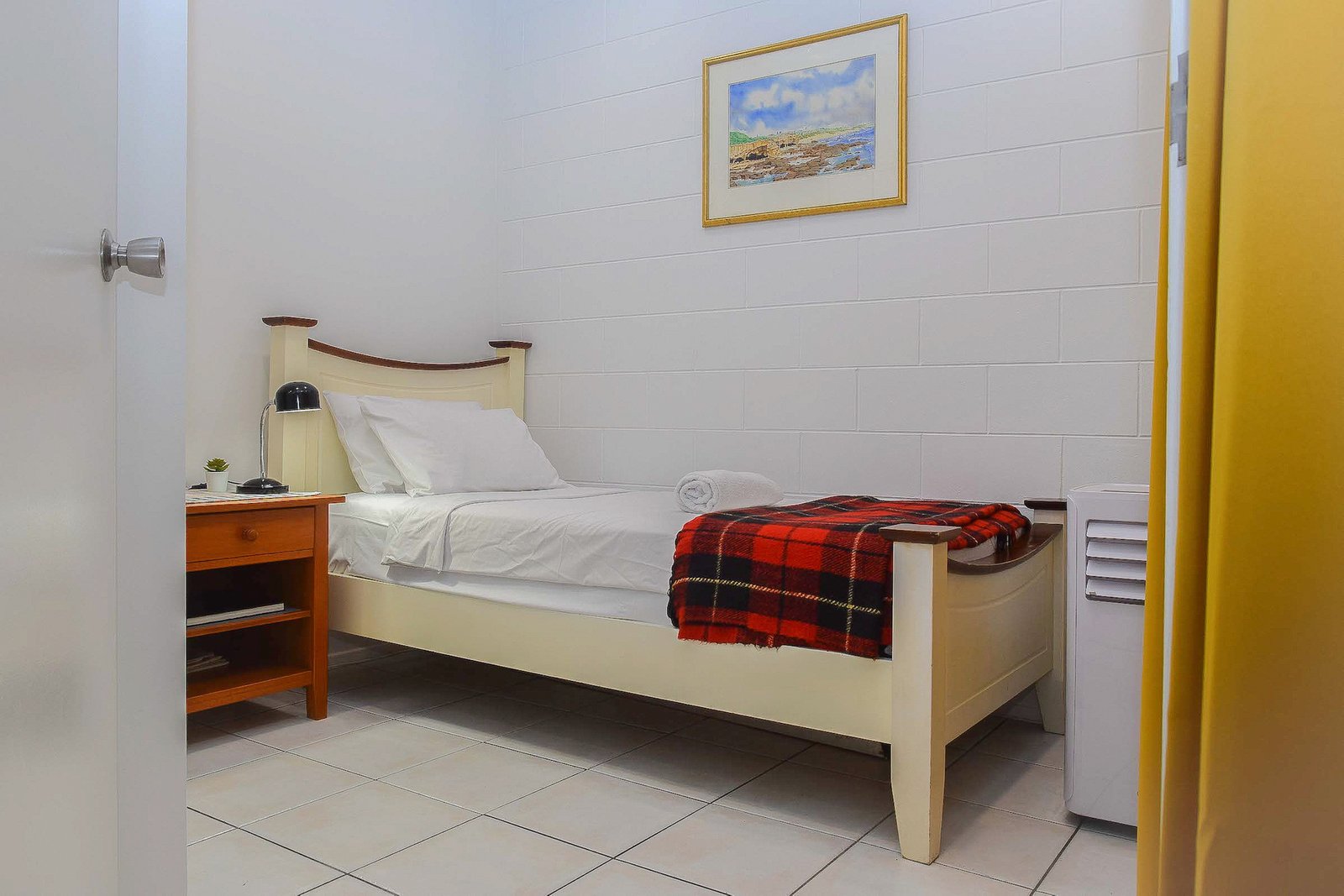 2/1A Pleasant Drive CANNONVALE 11