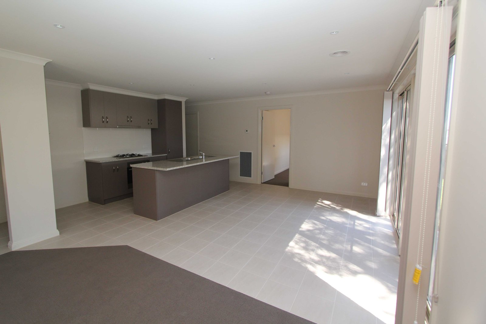 2/1a Whitelaw Avenue DELACOMBE 3