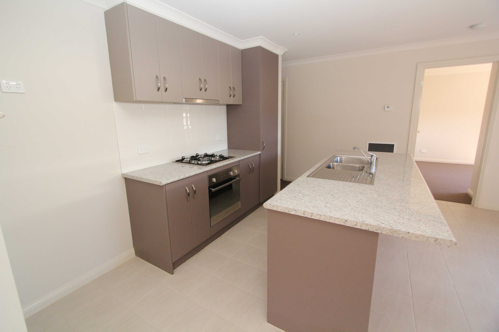2/1a Whitelaw Avenue DELACOMBE 4