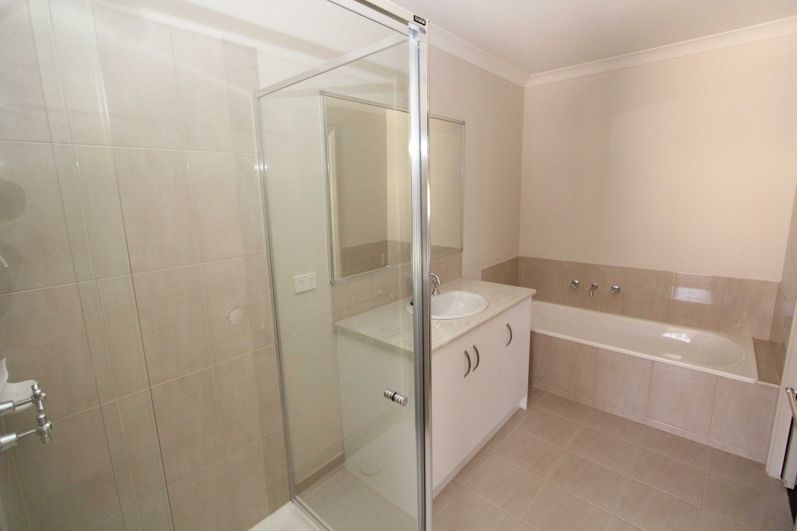 2/1a Whitelaw Avenue DELACOMBE 8