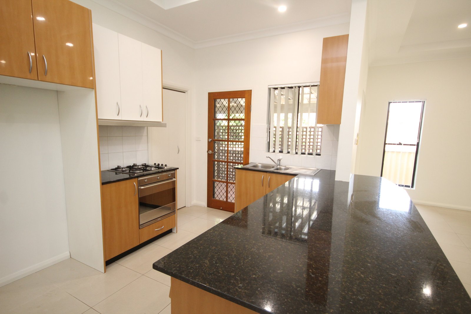 21b Farnham Avenue ROSELANDS 3