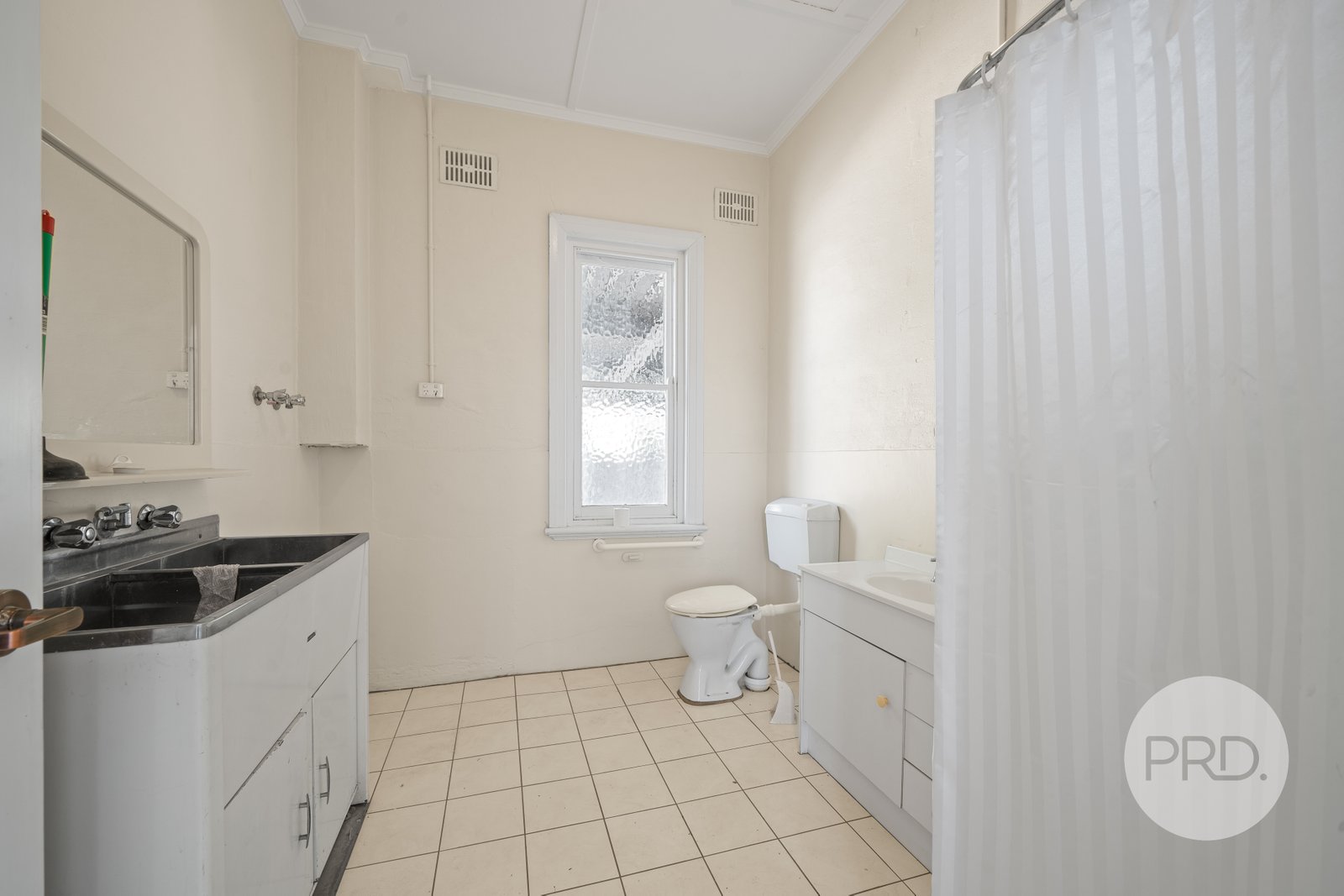 22-22A Hammond Avenue WAGGA WAGGA 16