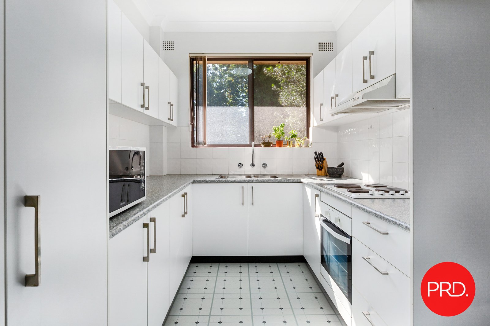 2/2-4 Carnarvon Street CARLTON 3