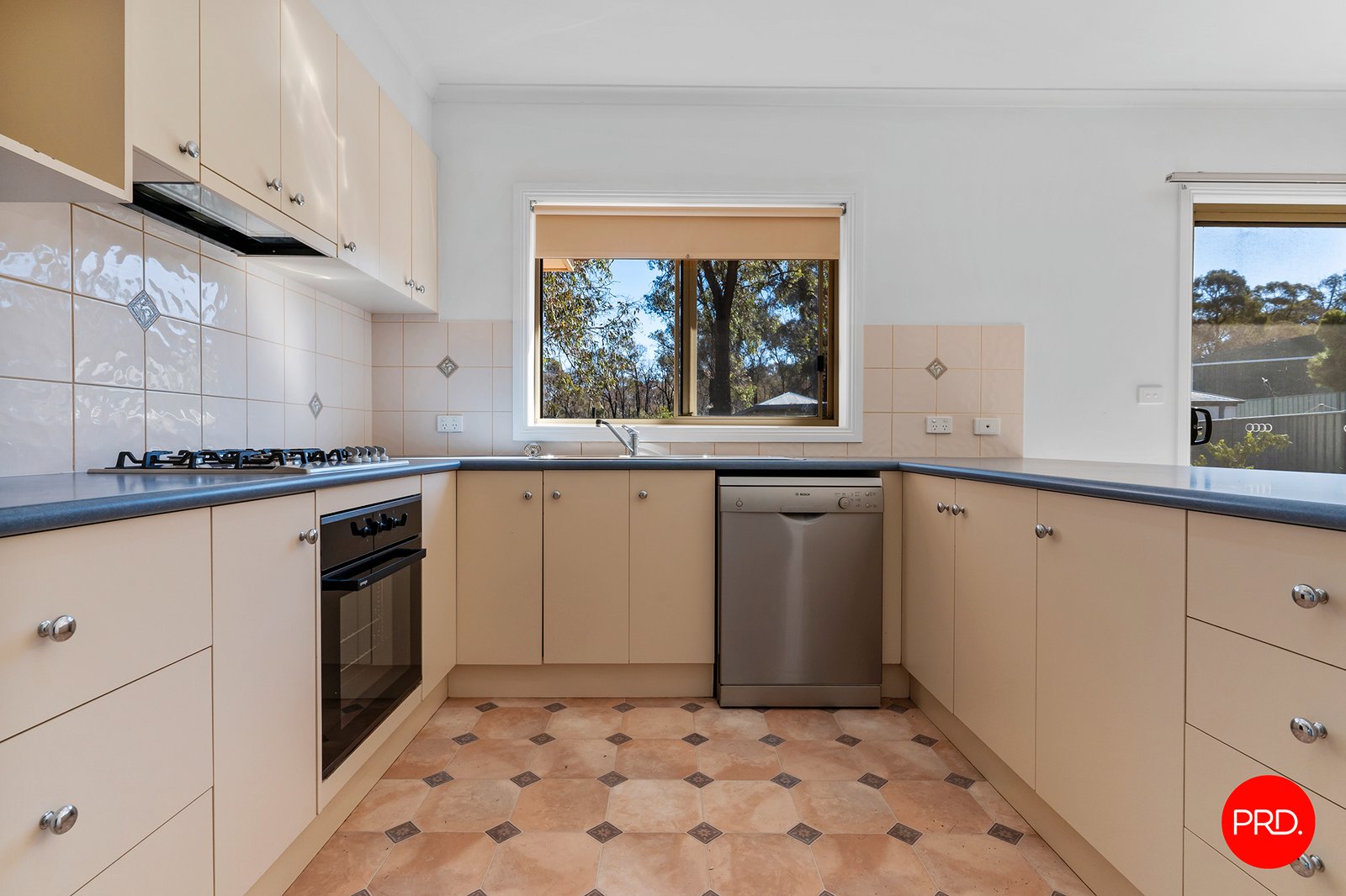 22 Alpina Place KANGAROO FLAT 4