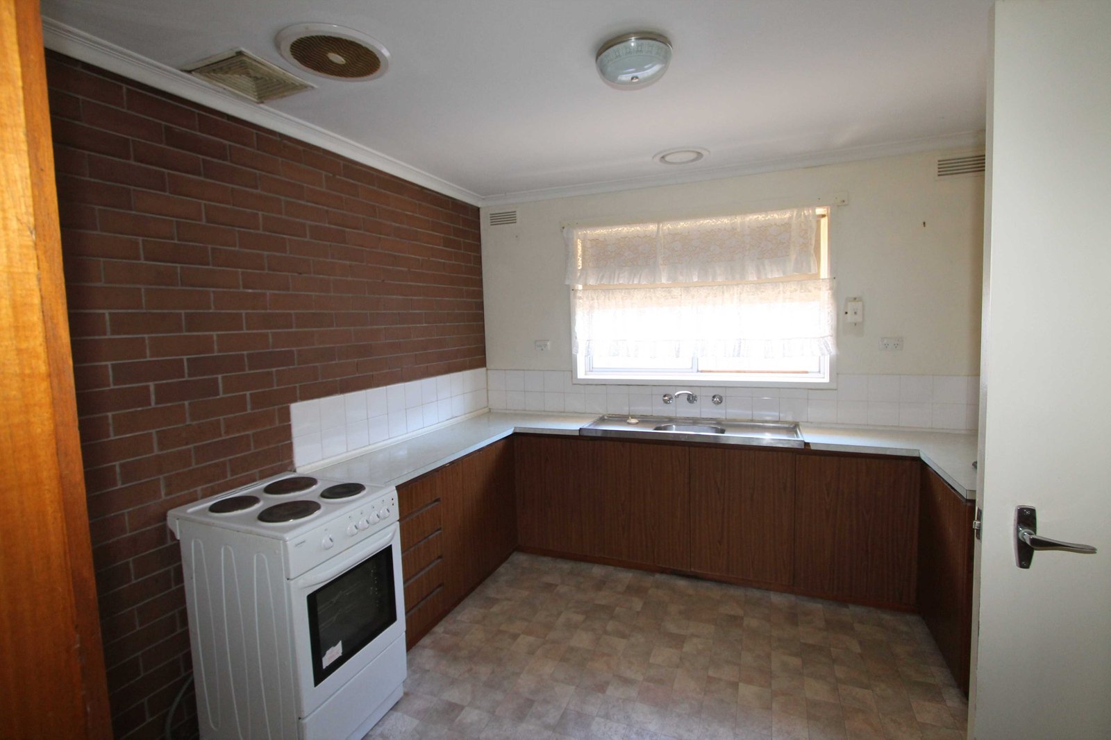 2/2 Aquila Court BALLARAT 2