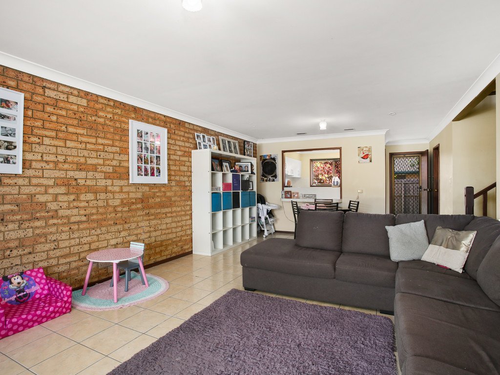 2/2 Barbet Place BURLEIGH WATERS 2